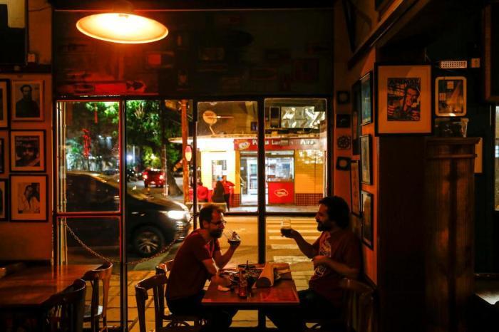 Não faz sentido os bares de Porto Alegre terem hora para fechar | GaúchaZH