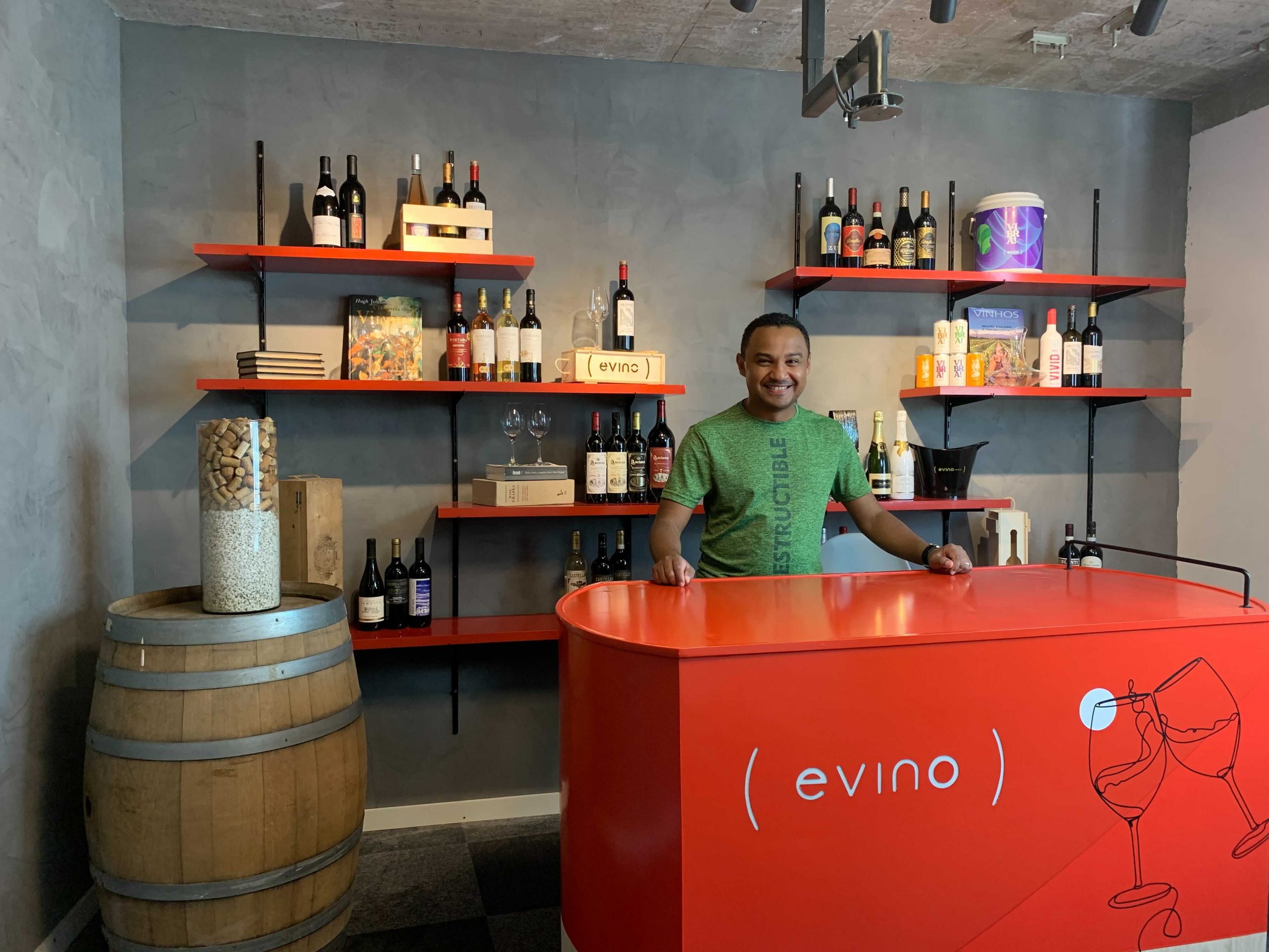 Evino lança loja online para consumidor comprar vinho ao vivo com sommelier | Mercado&Consumo