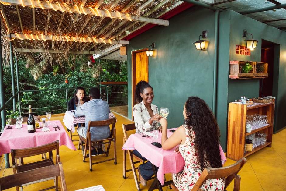 Pesquisa mostra aumento no consumo dos brasileiros em bares e restaurantes | CNN Brasil